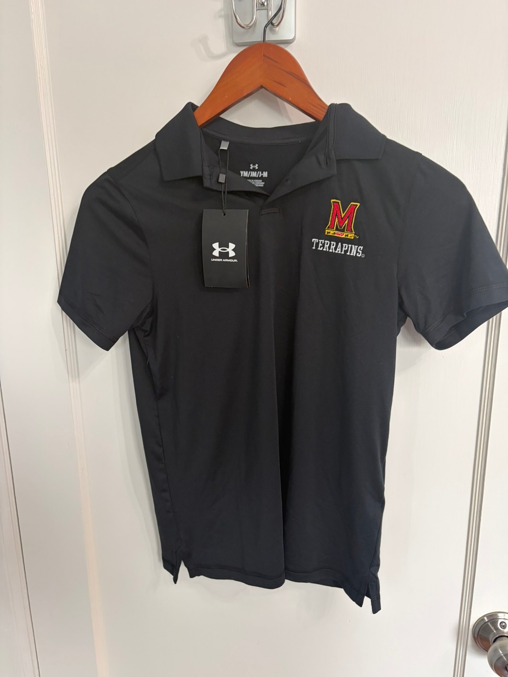 NWT Under Armour Maryland Terrapins Youth M Polo Shirt Black Loose Fit Golf